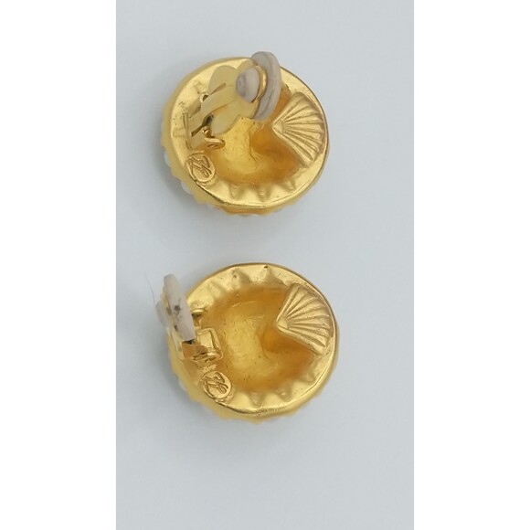KARL LAGERFELD KL Vintage, Initial Logo Round Disc Pearl Clip-On Earrings 1'' Dm - Picture 6 of 6